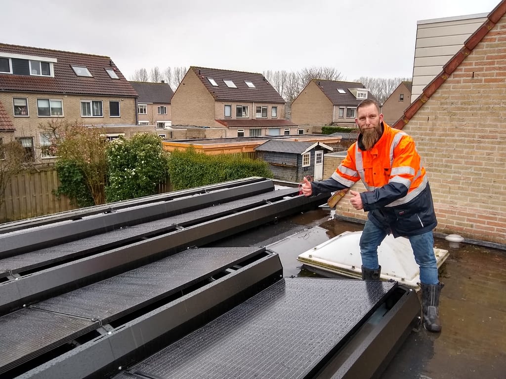 zonnepanelen monteur