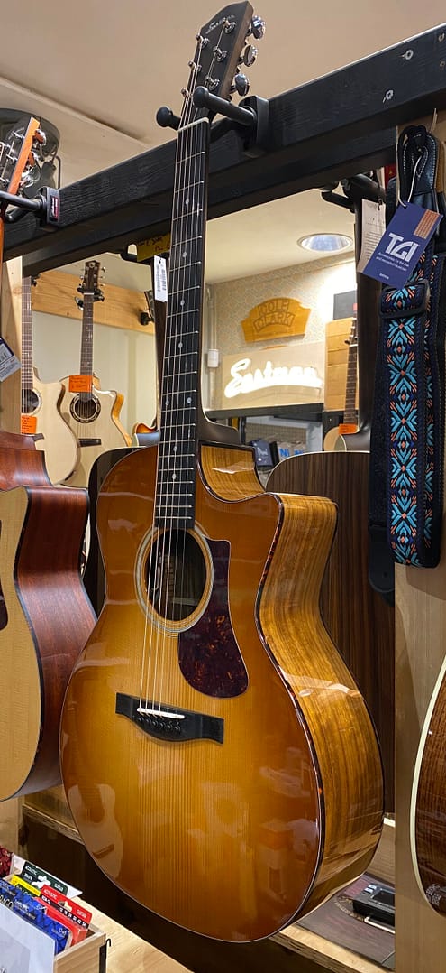 Eastman AC222-CE DLX Goldburst