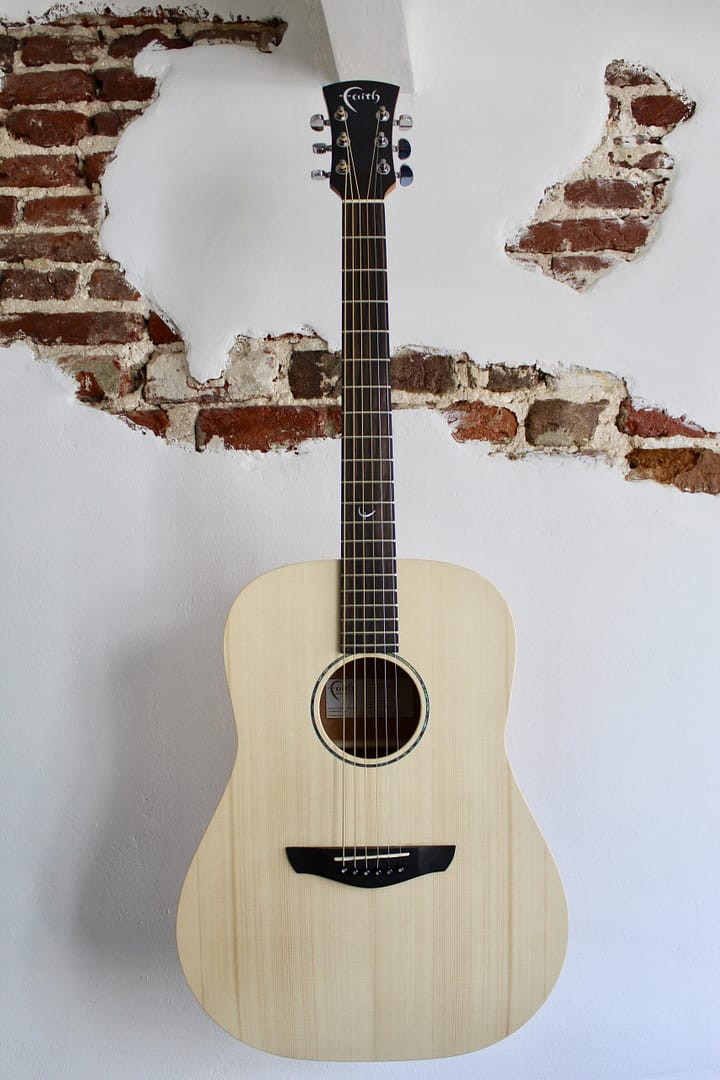 Faith Naked Saturn incl gig-bag