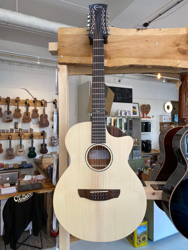 Faith Naked Venus 12 string incl fishman isys pick-up