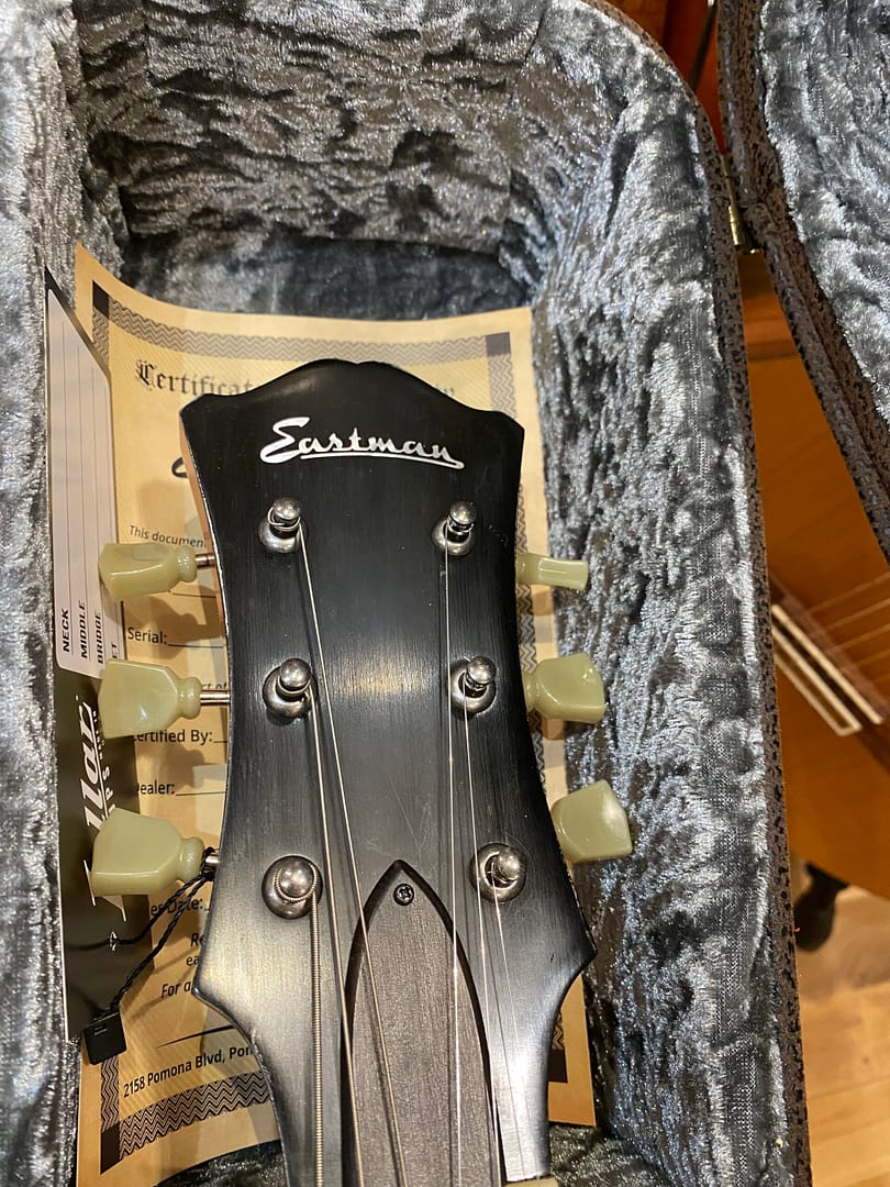 Eastman T64/V antique red met bigsby - Afbeelding 7