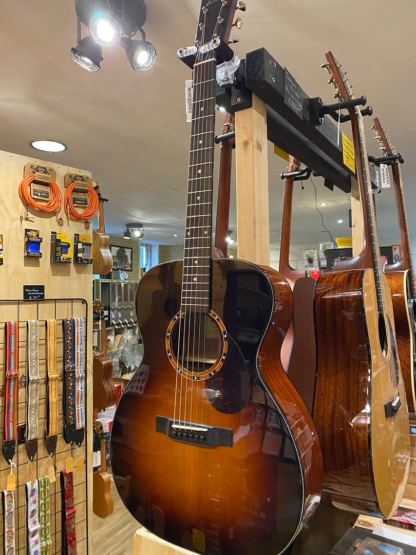 Eastman E2 OM DLX SB