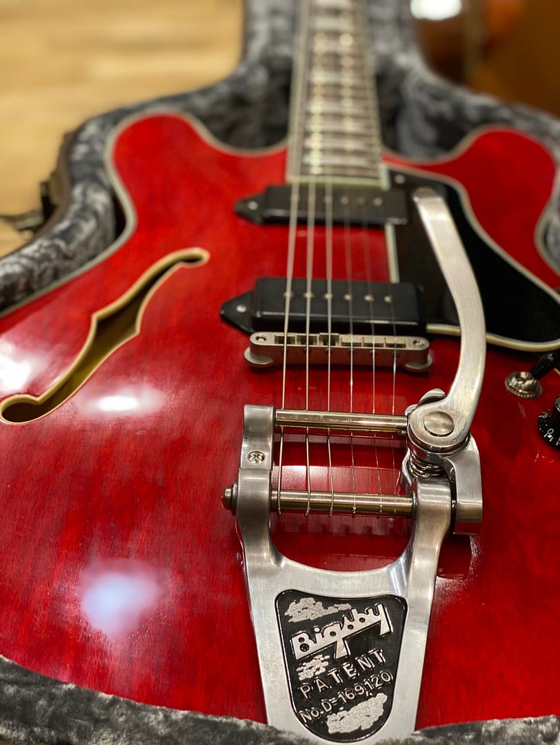 Eastman T64/V antique red met bigsby - Afbeelding 3