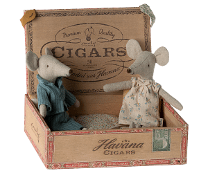 Mum and dad in cigarbox