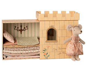 Mouse princess and the pea, big sister