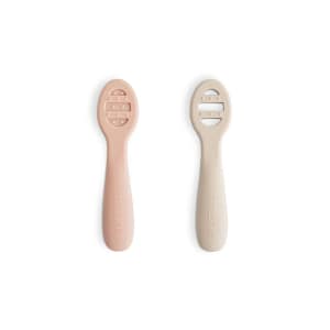 Mushie eerste lepel blush / shifting sand – Set van 2