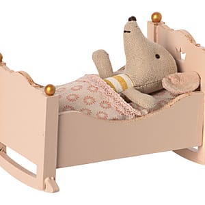 Speelwoud-Maileg-cradle-baby-mouse-rose-2