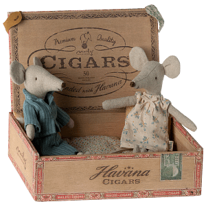 Mum and dad in cigarbox