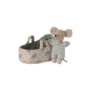 Baby mouse in carry cot