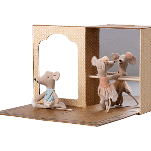 Maileg Ballet mice in dance studio