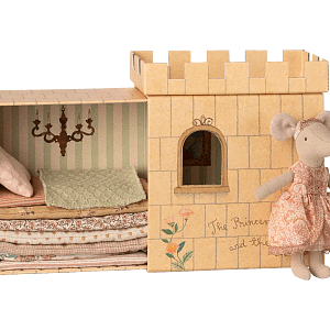 Mouse princess and the pea, big sister