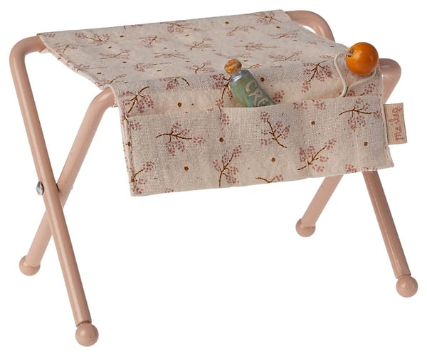 Maileg nursery table baby mouse rose 1