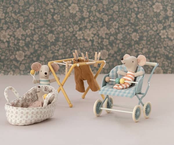 Maileg Buggy Stroller Baby Mice Mint en Rose Poppenhuis Inrichting en Accessoires 2