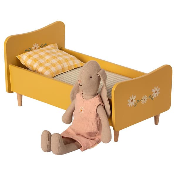 wooden bed mini geel 2