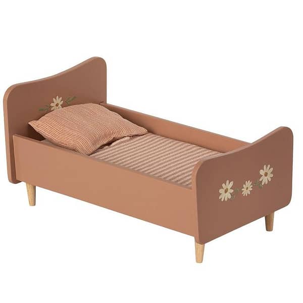 wooden bed mini rood 1