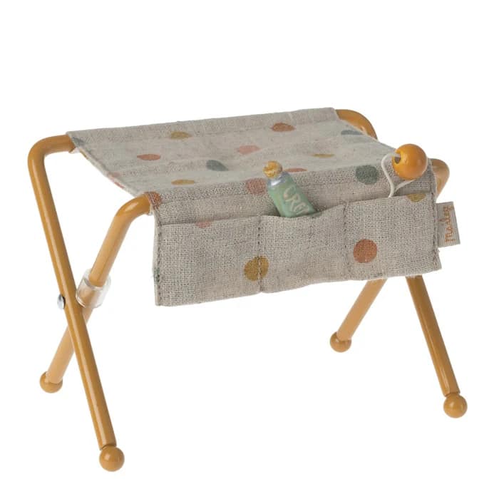 Nursery table, Baby mouse