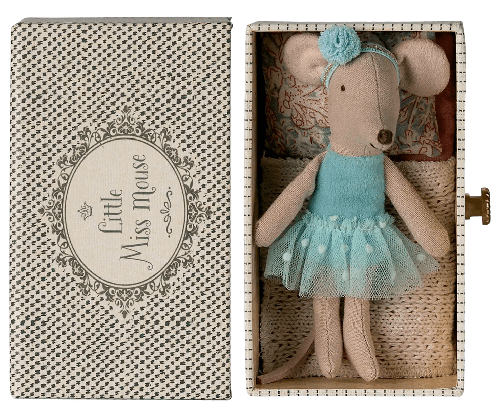 Dance mouse in daybed little sister