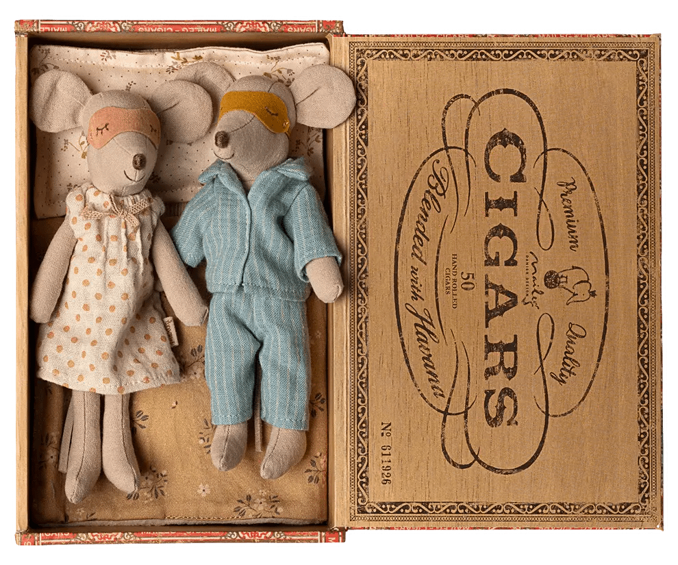 Maileg Mum and dad in cigarbox