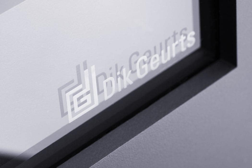  Bora-Corner,-Detail,-glass-DG-logo