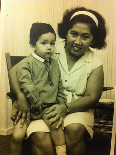 Finus Kuijs met zijn moeder