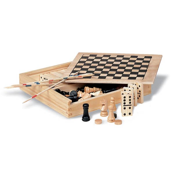TRIKES games in box with logo Games in wooden box with logo. Including domino, chess, drafts and wooden sticks games. We use different printing techniques to add your logo. Depending on the surface we can use embroidery, engraving, 360° imprint or screenprint.