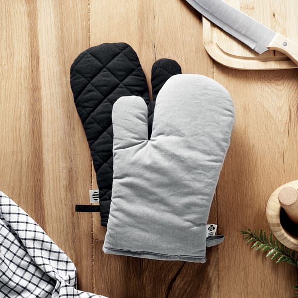 Kitchen gadget with logo Glove NEVON Branded with your logo to the front these soft gloves are the perfect giveaway for any food related business. Organic cotton kitchen oven glove. 170 gr/mÂ². Produced under a certified standard for the use of harmful substances in textile. Magnus Business Gifts is your partner for merchandising, gadgets or unique business gifts since 1967. Certified with Ecovadis gold 2022!