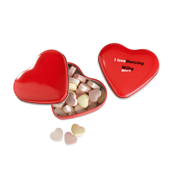 Mints with logo in Heart tin box LOVEMINT Metal box in the shape of a heart, filled with 24 grams of heart-shaped candies. Heart tin 75 x 65 x 15 mm. Nice and tasty to give away. Available color: Red, White Magnus Business Gifts is your partner for merchandising, gadgets or unique business gifts since 1967. Certified with Ecovadis gold!