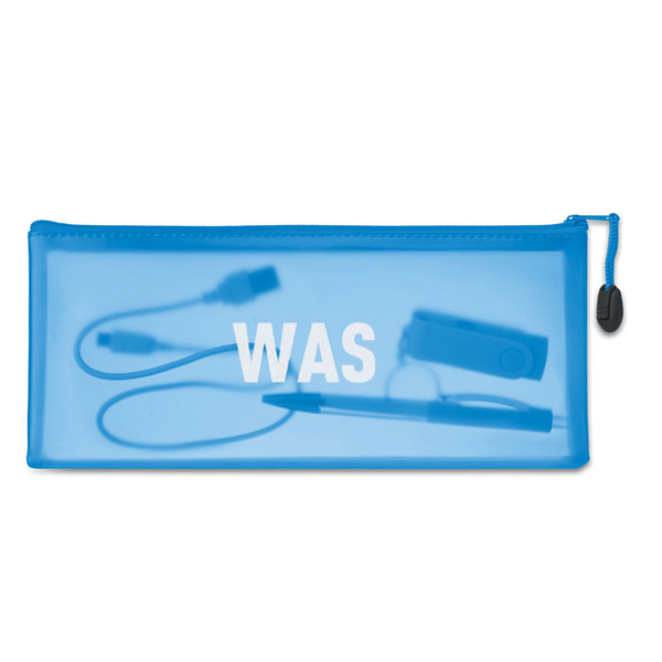 Gadget with logo Pencil case GRAN Big pencil case with logo. Made out of PVC. The perfect transparent pencil case to store your pencils in. Available color: Blue Dimensions: 25X10,5CM Width: 10.5 cm Length: 25 cm Volume: 0.147 cdm3 Gross Weight: 0.032 kg Net Weight: 0.028 kg Magnus Business Gifts is your partner for merchandising, gadgets or unique business gifts since 1967. Certified with Ecovadis gold!