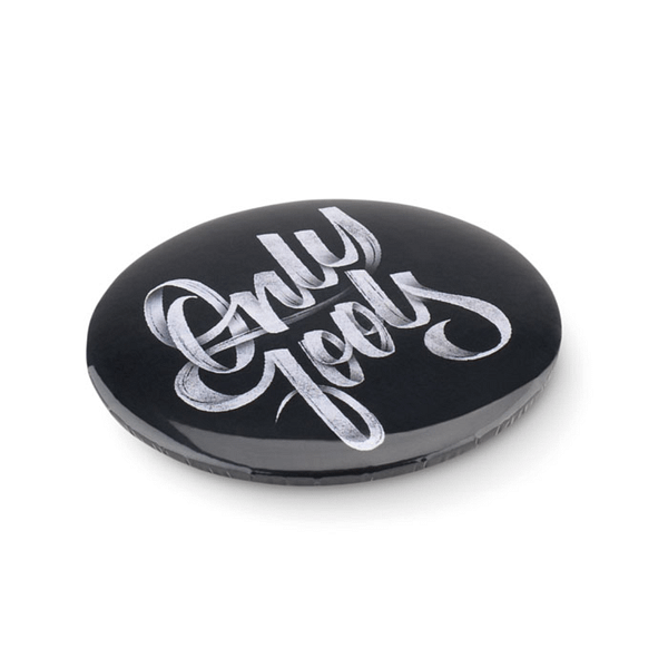 Gadget with logo PIN Pin button with paper inlay. Ã˜5,8 CM. Minimum order quantity 25 pieces. For unprinted orders the item comes unassembled. Available color: Matt Silver Dimensions: Ã˜6 CM Diameter: 6 cm Volume: 0.033 cdm3 Gross Weight: 0.011 kg Net Weight: 0.01 kg Magnus Business Gifts is your partner for merchandising, gadgets or unique business gifts since 1967. Certified with Ecovadis gold!