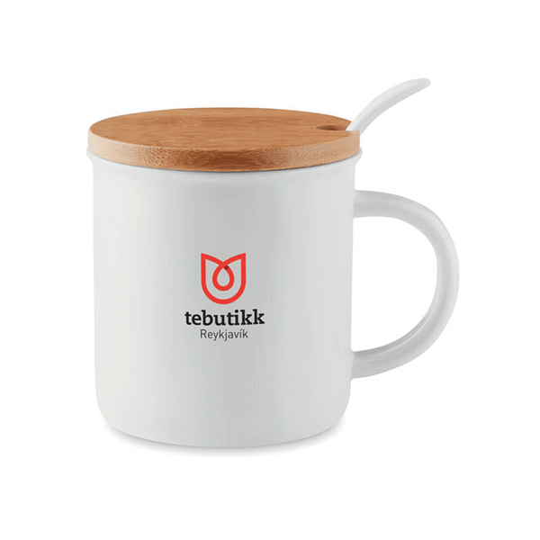 Mug with logo KENYA Porcelain mug with spoon and bamboo lid. Individual box. Capacity: 380ml. Pad printing is not dishwasher safe. Ceramic transfer is dishwasher safe. Bamboo is a natural product, there may be slight variations in colour and size per item, which can affect the final decoration outcome. Magnus Business Gifts is your partner for merchandising, gadgets or unique business gifts since 1967. Certified with Ecovadis gold!