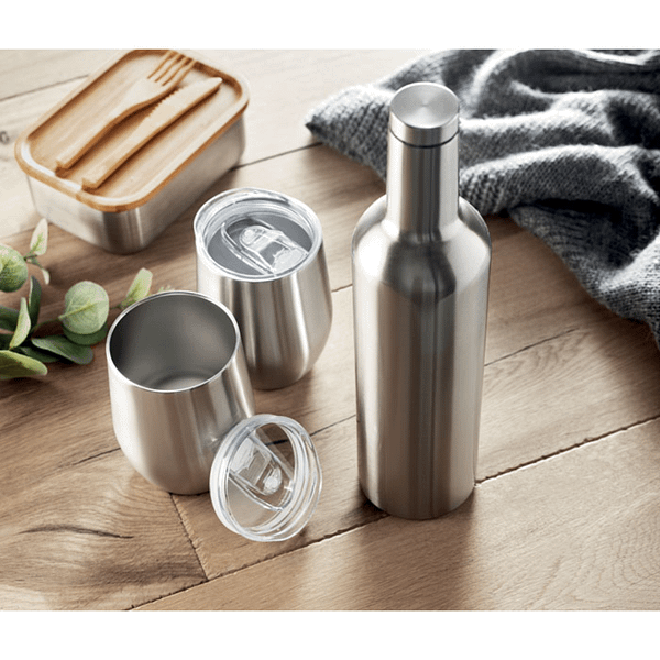 Mug with logo CHIN SET Set of stainless steel double walled bottle (750ml capacity) with 2 stainless steel double walled mugs (350ml capacity). Leak free. Magnus Business Gifts is your partner for merchandising, gadgets or unique business gifts since 1967. Certified with Ecovadis gold!