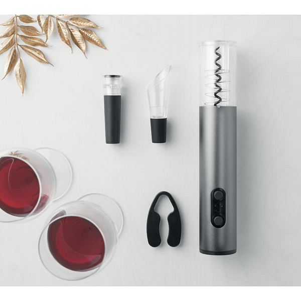 Wine accessoire Gift box with logo CANTERBURY Wine set presented in a gift box. With wine stopper, pourer, foil cutter and an electric bottle opener. 4 AA batteries not included. Dimensions: 28X15.5X7CM Width: 15.5 cm Length: 28 cm Height: 7 cm Volume: 3.9 cdm3 Gross Weight: 0.698 kg Net Weight: 0.335 kg Magnus Business Gifts is your partner for merchandising, gadgets or unique business gifts since 1967. Certified with Ecovadis gold!