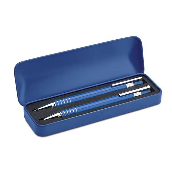 Pen set with logo ALUCOLOR Pen set with logo in aluminium. Including a blue ink push type ball pen and a mechanical pencil in matching metal box. Available color: Blue, Black Dimensions: 16X5,3X2 CM Width: 5.3 cm Length: 16 cm Height: 2 cm Volume: 0.3 cdm3 Gross Weight: 0.093 kg Net Weight: 0.075 kg Depending on the surface we can use embroidery, engraving, 360° imprint or screen print.