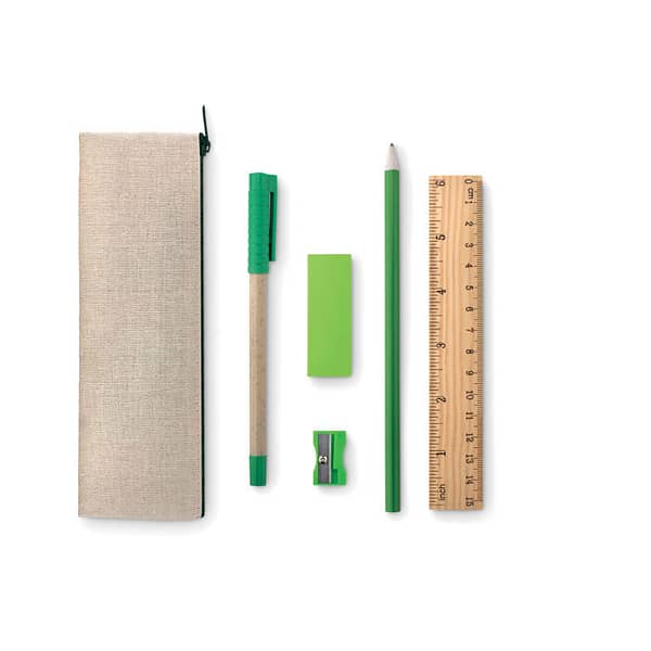 Pen set with logo TEKINA Pen set with logo includes a jute and cotton pouch, wooden ruler, plastic sharpener,                                                                                                                                                                                                      eraser, paper pencil and ball pen with blue ink. Available color: Beige Depending on the surface we can use embroidery, engraving, 360° imprint or screen print.