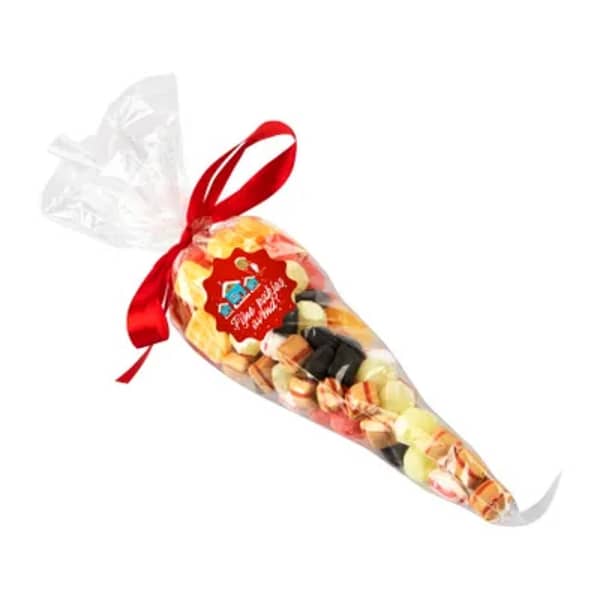 Bag filled with sweets The ULTIMATE sweet treat: A cone filled with candy, With an elegant red ribbon and a full color sticker! Dimensions: length 37 centimeters - width18 centimeters- 255gram Delivery time 2 weeks -150 Pieces in a box Magnus Business Gifts is your partner for merchandising, gadgets or unique business gifts since 1967. Certified with Ecovadis gold!