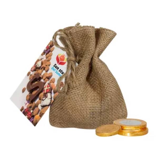 Chocolate with logo Bag with coins Who is sweet gets treat! This jute bag filled with chocolate coins is provided with a full colour card 50 gram chocolate coins - delivery time 2 weeks - 100 pieces in a box Dimensions:Â  length 21 centimeter - width 9 centimeter -height 3 centimeter Magnus Business Gifts is your partner for merchandising, gadgets or unique business gifts since 1967. Certified with Ecovadis gold!