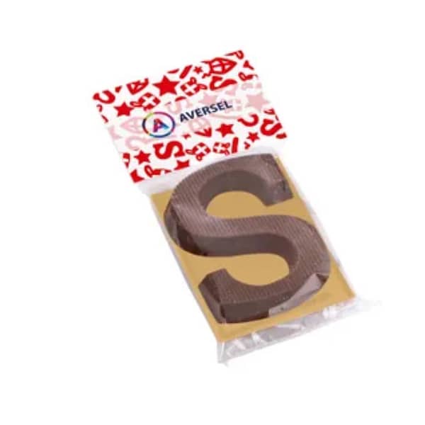 Chocolate with logo Letter Who is sweet gets treat! This milk chocolate letter "S" is provided with a full colour header card 1 Chocolate letter approx. 40 gram- delivery time 2 weeks -60 pieces in a box Dimensions Article length 7.50 centimeter Article width 17.50 centimeter Article height 1.50 centimeter Magnus Business Gifts is your partner for merchandising, gadgets or unique business gifts since 1967. Certified with Ecovadis gold!