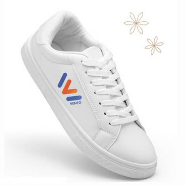 Sneakers with logo BLANCOS Lightweight sneakers in PU with rubber sole and polyester laces. Available in sizes: 37 to 45.Â  Presented in white shoe box. Magnus Business Gifts is your partner for merchandising, gadgets or unique business gifts since 1967. Certified with Ecovadis gold!