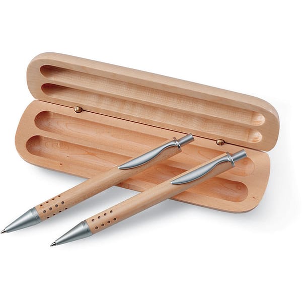 Pen set with logo DEMOIN Pen set with logo with ball pen and mechanical pencil. Comes in wooden box. Black ink. Available color: Wood Dimensions: 17X5,5X2 CM Width: 5.5 cm Length: 17 cm Height: 2 cm Volume: 0.422 cdm3 Gross Weight: 0.155 kg Net Weight: 0.139 kg Depending on the surface we can use embroidery, engraving, 360° imprint or screen print.