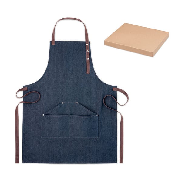Gadget with logo Denim apron DENIPUR Gadget with logo, Adjustable kitchen apron with 3 front pockets in 240 gr/m² denim with cotton straps. Presented in individual box. Available color: Blue Dimensions: 63X83CM Width: 83 cm Length: 63 cm Volume: 1.75 cdm3 Gross Weight: 0.369 kg Net Weight: 0.287 kg Depending on the surface we can use embroidery, engraving, 360° imprint or screen print.