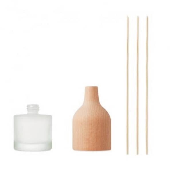 Gadget with logo AROMAA diffusor Aroma diffusor with 3 reed sticks. Beech wood top and glass. Fragrance Lily and Jasmine. Capacity 30 ml. As wood is a natural material, the colour per item can vary. Top wood part absorbs/assimilates oil which helps spread fragrance. Magnus Business Gifts is your partner for merchandising, gadgets or unique business gifts since 1967. Certified with Ecovadis gold!