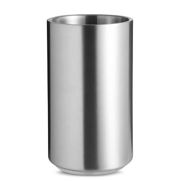 Wine accessoire with logo Bottle cooler COOLIO Double wall stainless steel bottle cooler in round shape. Available color: Matt Silver Dimensions: Ø11,5X18,5 CM Height: 18.5 cm Diameter: 11.5 cm Volume: 3.797 cdm3 Gross Weight: 0.697 kg Net Weight: 0.575 kg Magnus Business Gifts is your partner for merchandising, gadgets or unique business gifts since 1967. Certified with Ecovadis gold!