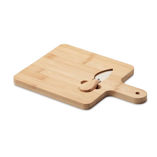 Gadget with logo Cheese board set DARFIELD Bamboo Cheese set serving board with serving knife. Present your guests with some cheese or other types of food and snacks on this woodenplatter. It has a handle for easy carrying. The hole in the handle canbe used to hang the serving board when not in use. Bamboo is a naturalproduct, there may be slight variations in colour and size per item,which can affect the final decoration outcome. Available color: Wood Dimensions: 27.5X19.5X1CM Width: 19.5 cm Length: 27.5 cm Height: 1 cm Volume: 1.8 cdm3 Gross Weight: 0.52 kg Net Weight: 0.44 kg Magnus Business Gifts is your partner for merchandising, gadgets or unique business gifts since 1967. Certified with Ecovadis gold!