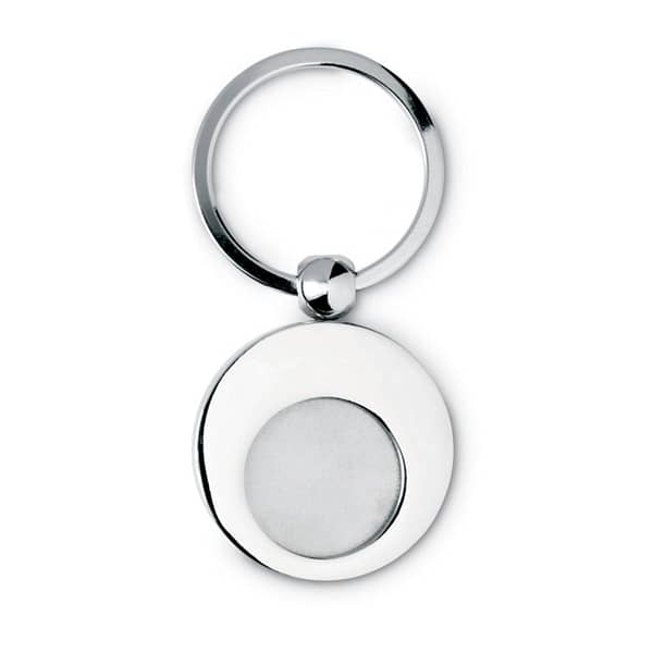 Gadget with logo Key ring EURING Round shaped metal key ring with trolley token. Available color: Shiny Silver Dimensions: 7X3,5X0,5 CMWidth: 3.5 cmLength: 7 cmHeight: 0.5 cmVolume: 0.011 cdm3Gross Weight: 0.04 kgNet Weight: 0.032 kg Magnus Business Gifts is your partner for merchandising, gadgets or unique business gifts since 1967. Certified with Ecovadis gold!