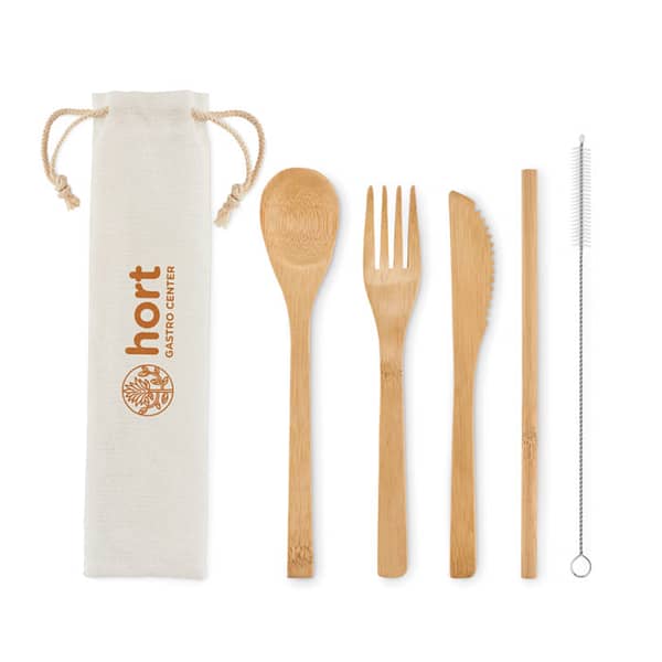 Gadget with logo Bamboo set SETSTRAW Re-usable bamboo cutlery set with logo in canvas pouch. Includes knife, fork, spoon and straw in bamboo and stainless steel brush. Great to take with you if you bring your lunch with you to work. Available color: Beige Dimensions: 24X6CM Width: 6 cm Length: 24 cm Volume: 0.193 cdm3 Gross Weight: 0.048 kg Net Weight: 0.047 kg Magnus Business Gifts is your partner for merchandising, gadgets or unique business gifts since 1967. Certified with Ecovadis gold!