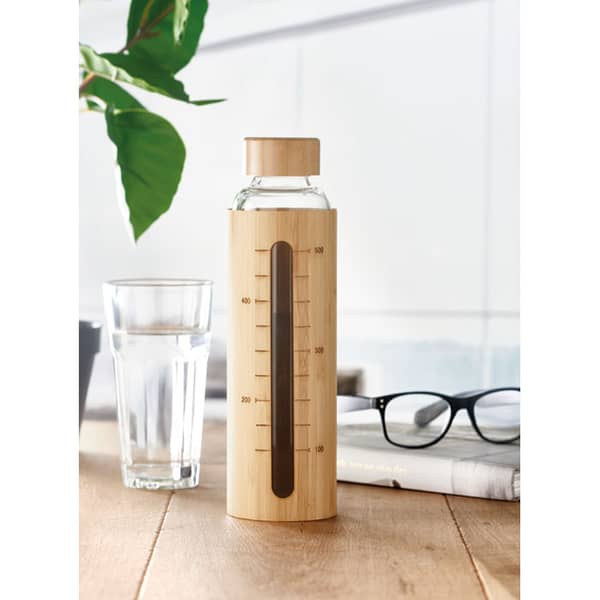 Water bottle with logo Bamboo SHAUMAR Borosilicate glass water bottle with logo with bamboo cover and lid and measurement detail. Capacity: 600 ml. The bamboo cover has a handy opening with a measurement detail. This way you can always see how much liquid there is left for you to drink. The bamboo gives this bottle a very natural look. Borosilicate glass can hold both cold and hot liquids, so you can bring your favourite warm drinks with you in this flask. Available color: Wood Dimensions: Ã˜7X24.5CM Height: 24.5 cm Diameter: 7 cm Volume: 1.9 cdm3 Gross Weight: 0.45 kg Net Weight: 0.399 kg Magnus Business Gifts is your partner for merchandising, gadgets or unique business gifts since 1967. Certified with Ecovadis gold!