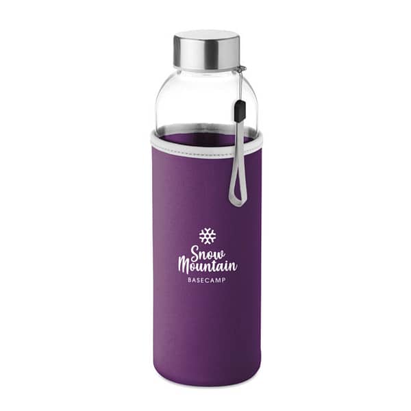 Water bottle with logo UTAH GLASS Drinking bottle in glass with neoprene pouch. Not suitable for carbonated drinks. Capacity: 500 ml. Leak free. Available color: Violet, Red, Baby Pink, Orange, Lime, Beige, Turquoise, Royal Blue, Grey, Black, Multicolour Dimensions: Ã˜6X22CM Height: 22 cm Diameter: 6 cm Volume: 1.631 cdm3 Gross Weight: 0.387 kg Net Weight: 0.331 kg Magnus Business Gifts is your partner for merchandising, gadgets or unique business gifts since 1967. Certified with Ecovadis gold!