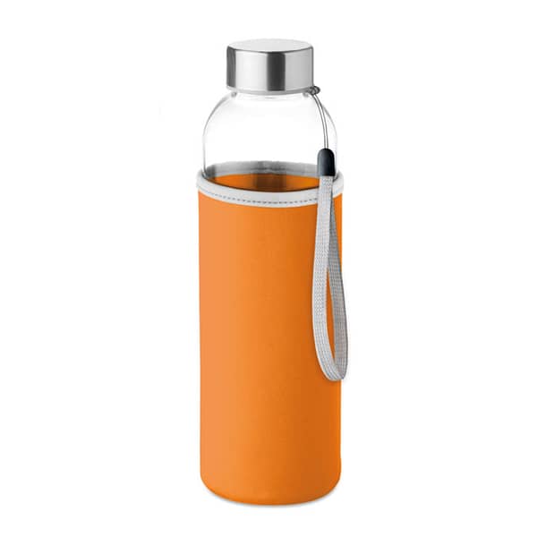 Water bottle with logo UTAH GLASS Drinking bottle in glass with neoprene pouch. Not suitable for carbonated drinks. Capacity: 500 ml. Leak free. Available color: Violet, Red, Baby Pink, Orange, Lime, Beige, Turquoise, Royal Blue, Grey, Black, Multicolour Dimensions: Ã˜6X22CM Height: 22 cm Diameter: 6 cm Volume: 1.631 cdm3 Gross Weight: 0.387 kg Net Weight: 0.331 kg Magnus Business Gifts is your partner for merchandising, gadgets or unique business gifts since 1967. Certified with Ecovadis gold!