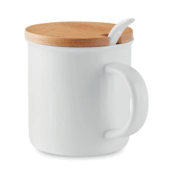 Mug with logo KENYA Porcelain mug with spoon and bamboo lid. Individual box. Capacity: 380ml. Pad printing is not dishwasher safe. Ceramic transfer is dishwasher safe. Bamboo is a natural product, there may be slight variations in colour and size per item, which can affect the final decoration outcome. Magnus Business Gifts is your partner for merchandising, gadgets or unique business gifts since 1967. Certified with Ecovadis gold!