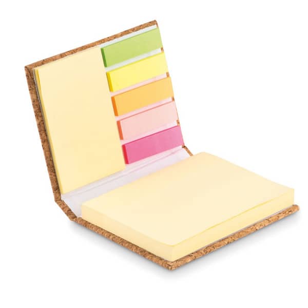 Sticky notes with logo VISIONCORK Sticky notes with logo 3 Pieces sticky notes with logo with hard cork cover. 50 sheets of large and 25 sheets of medium yellow sticky notes pads and 5 assorted colors page markers. Due to its structural nature and surface porosity the final print result per item may have deviations. Cork is 100% natural material. Depending on the surface we can use embroidery, engraving, 360° imprint or screen print.